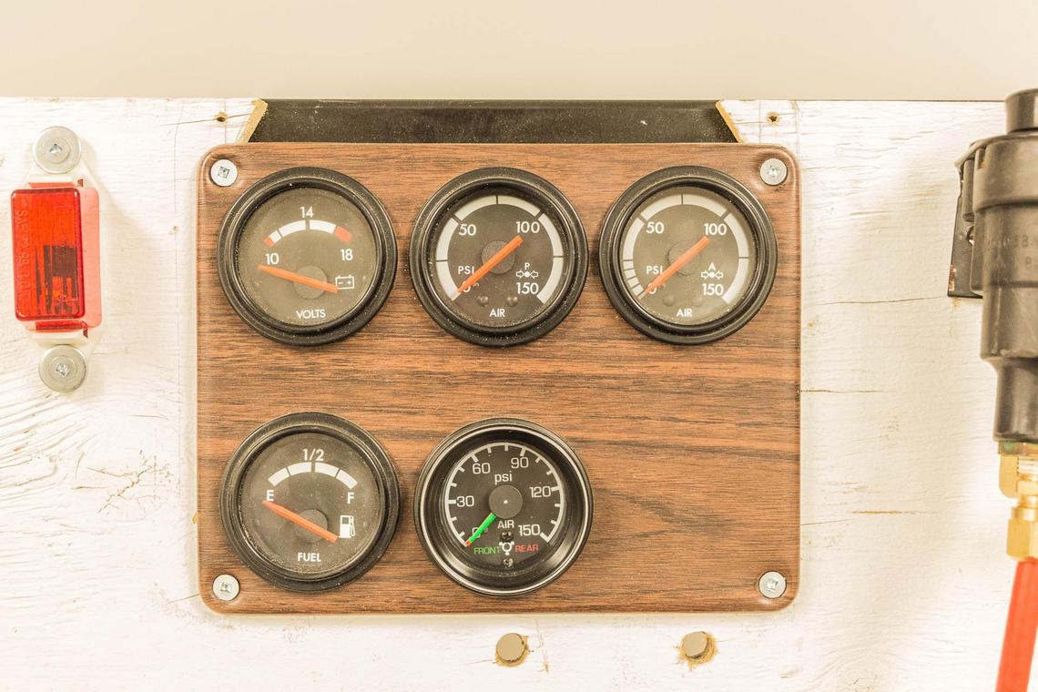 Air brake training gauges
